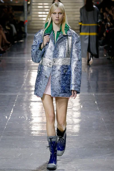 Look 27